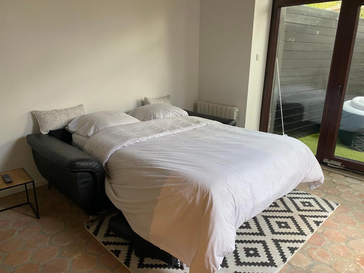 Studio Duplex Avec Spa Et Cour Privee Bonnelles Zewnętrze zdjęcie
